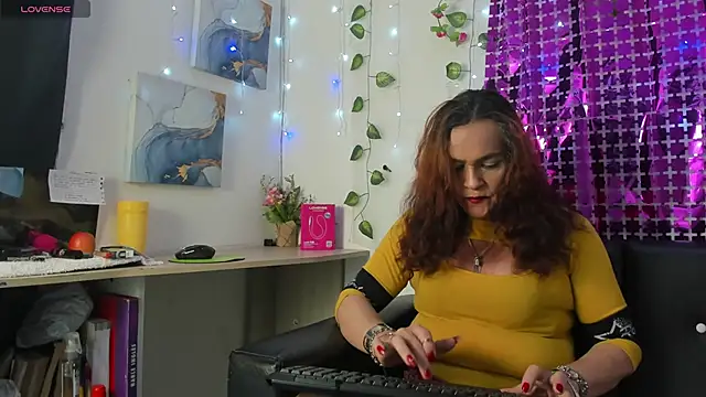 Snapshot of Mishell_Bons chatting on 02-11-26, 06:57 Mishell Bons online show from 02-11-26, 06:57