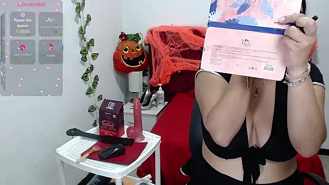 Julieta curvy69 online show from 10-14-25, 12:17