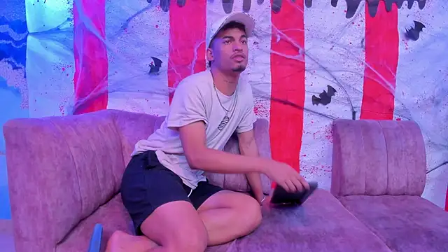 Brownie Lovers online show from 10-22-25, 01:33