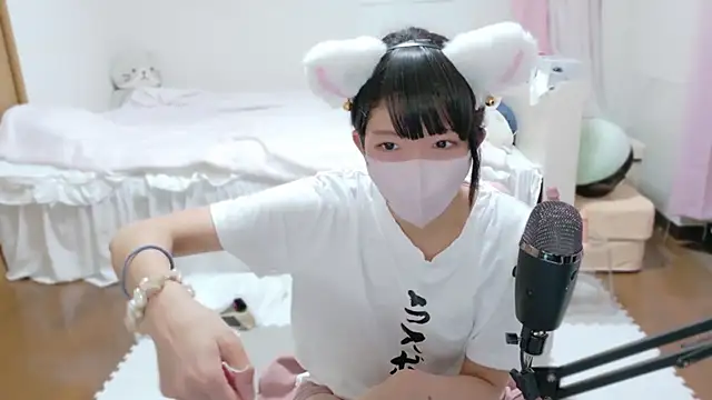 Snapshot of clara_6x9 chatting on 10-12-25, 02:49 clara 6x9 online show from 10-12-25, 02:49