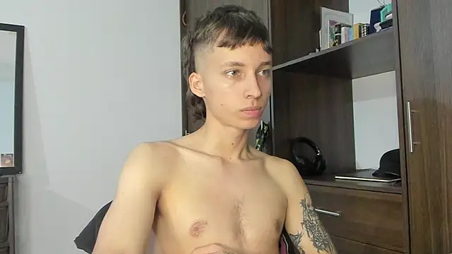 Snapshot of spacehumanz chatting on 10-29-25, 02:25 spacehumanz online show from 10-29-25, 02:25