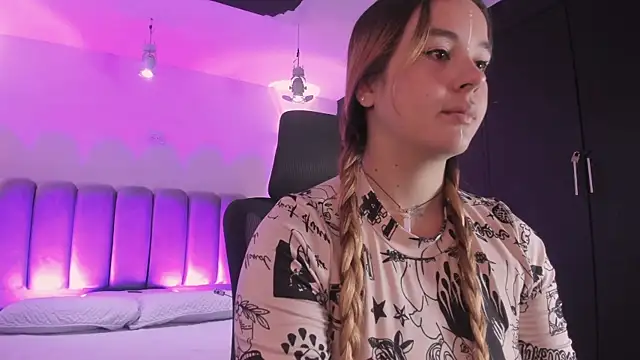 Snapshot of AlliceLover chatting on 10-11-25, 11:31 AlliceLover online show from 10-11-25, 11:31