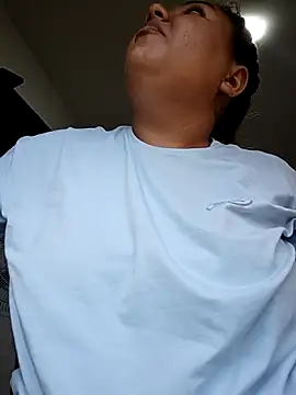 Snapshot of Luzky chatting on 11-27-25, 02:41 Luzky online show from 11-27-25, 02:41