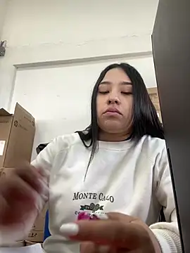 Snapshot of BELLAALEJA chatting on 12-16-25, 01:16 BELLAALEJA online show from 12-16-25, 01:16