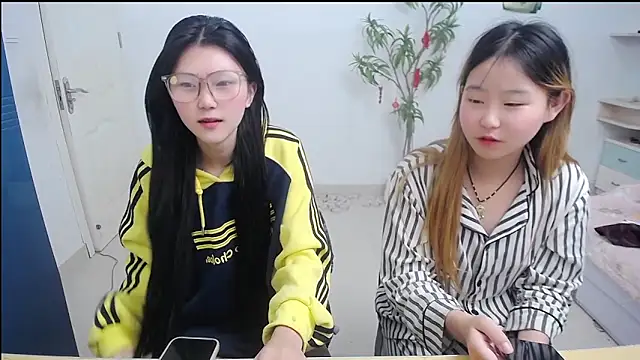 Babygirls523 online show from 11-11-25, 05:46