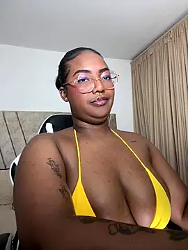 Snapshot of Naomisweett1 chatting on 10-07-25, 11:13 Naomisweett1 online show from 10-07-25, 11:13