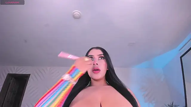 Snapshot of LeahLombardi_ chatting on 11-07-25, 03:39 LeahLombardi online show from 11-07-25, 03:39