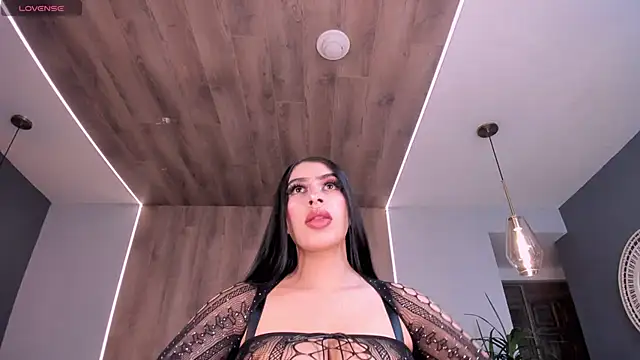 Snapshot of LeahLombardi_ chatting on 11-28-25, 03:31 LeahLombardi online show from 11-28-25, 03:31