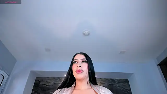 Snapshot of LeahLombardi_ chatting on 12-16-25, 04:06 LeahLombardi online show from 12-16-25, 04:06