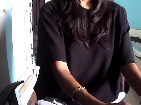 Snapshot of RENUKA_RAJPUT chatting on 06-19-26, 07:23 RENUKA RAJPUT online show from 06-19-26, 07:23