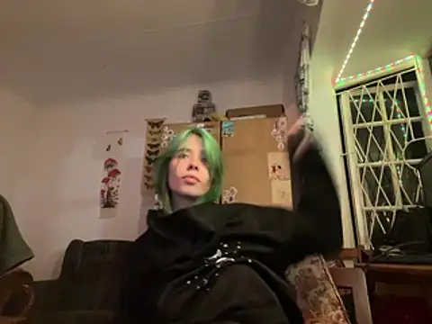 Snapshot of the_holy_t chatting on 03-08-26, 07:06 the holy t online show from 03-08-26, 07:06