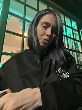 Snapshot of the_holy_t chatting on 04-06-26, 06:42 the holy t online show from 04-06-26, 06:42