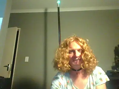 Snapshot of untamedredsnake chatting on 03-06-26, 01:13 untamedredsnake online show from 03-06-26, 01:13