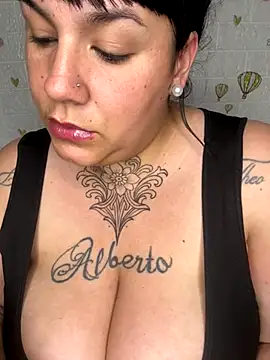 Snapshot of valen1891 chatting on 10-24-25, 02:52 valen1891 online show from 10-24-25, 02:52