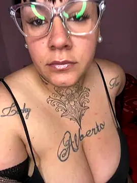 Snapshot of valen1891 chatting on 10-31-25, 02:45 valen1891 online show from 10-31-25, 02:45