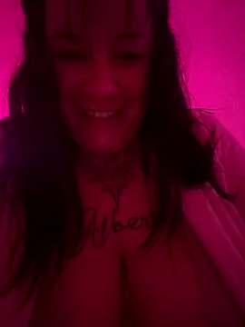 Snapshot of valen1891 chatting on 11-17-25, 04:40 valen1891 online show from 11-17-25, 04:40