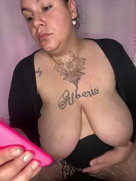 Snapshot of valen1891 chatting on 11-25-25, 02:22 valen1891 online show from 11-25-25, 02:22