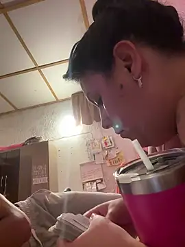 Snapshot of valen1891 chatting on 01-13-26, 05:57 valen1891 online show from 01-13-26, 05:57