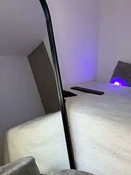 Snapshot of lunatorch chatting on 11-08-25, 05:23 lunatorch online show from 11-08-25, 05:23