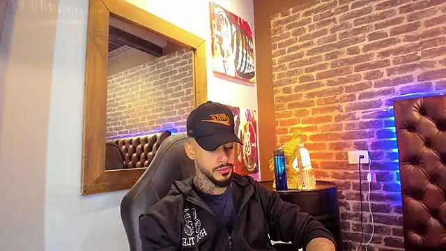 VinzenzRizzo online show from 11-15-25, 04:54