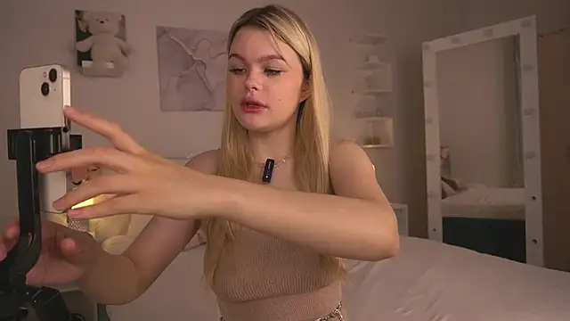 Snapshot of ShyEmma_ chatting on 07-21-26, 12:57 ShyEmma online show from 07-21-26, 12:57