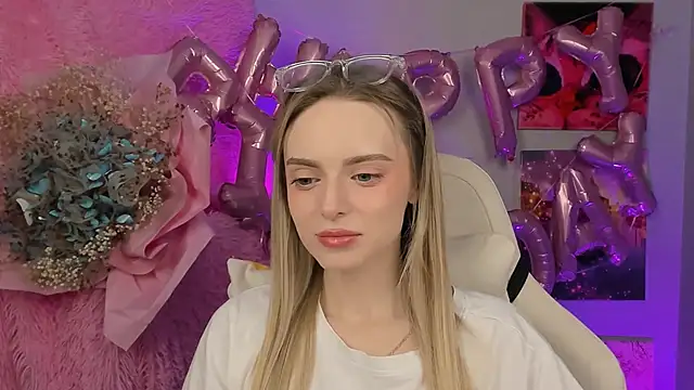 JuliaBrewwer online show from 09-18-25, 02:19