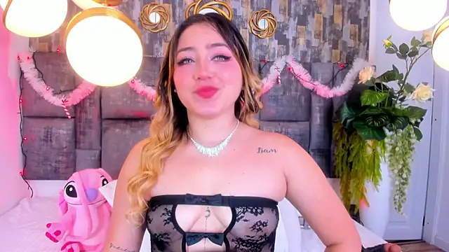 Snapshot of PatyLawrence chatting on 11-26-25, 04:02 PatyLawrence online show from 11-26-25, 04:02