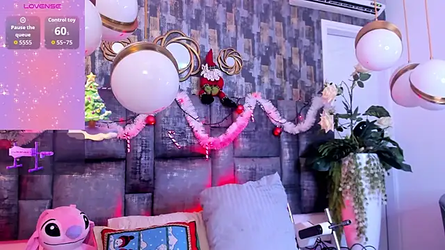 Snapshot of PatyLawrence chatting on 12-17-25, 04:07 PatyLawrence online show from 12-17-25, 04:07