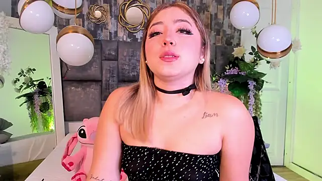 Snapshot of PatyLawrence chatting on 02-03-26, 04:21 PatyLawrence online show from 02-03-26, 04:21