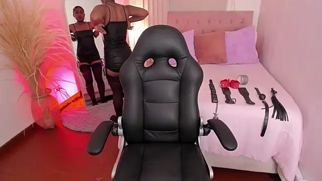 Lucie Harper online show from 10-15-25, 08:09