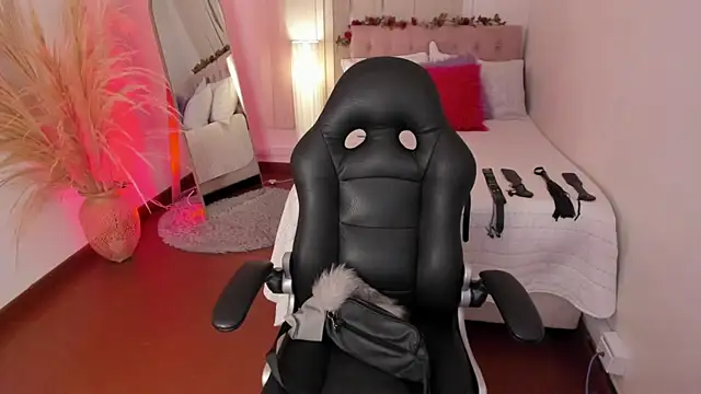 Lucie Harper online show from 11-05-25, 08:09