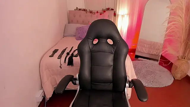 Lucie Harper online show from 11-13-25, 08:30