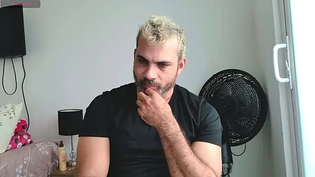 Snapshot of max_love255 chatting on 01-05-26, 08:23 max love255 online show from 01-05-26, 08:23