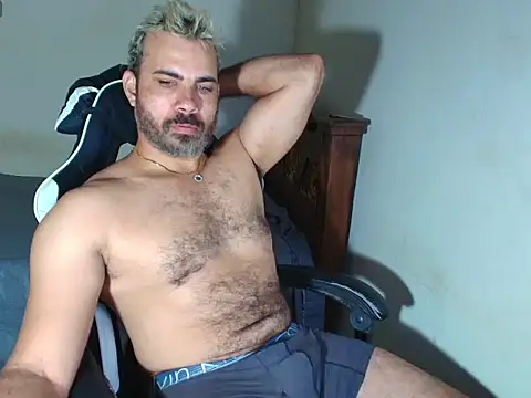 Snapshot of max_love255 chatting on 01-17-26, 01:05 max love255 online show from 01-17-26, 01:05