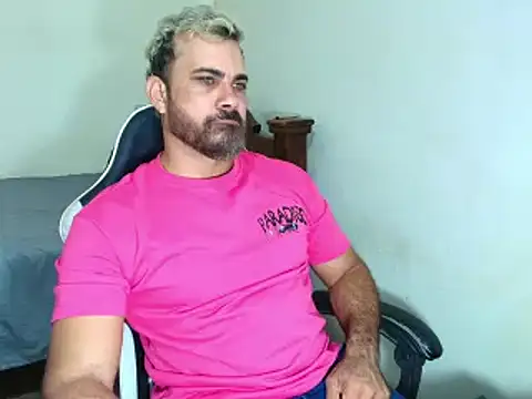 Snapshot of max_love255 chatting on 02-10-26, 11:31 max love255 online show from 02-10-26, 11:31