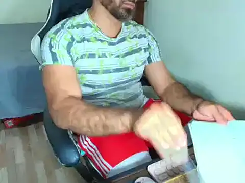 Snapshot of max_love255 chatting on 02-18-26, 12:06 max love255 online show from 02-18-26, 12:06