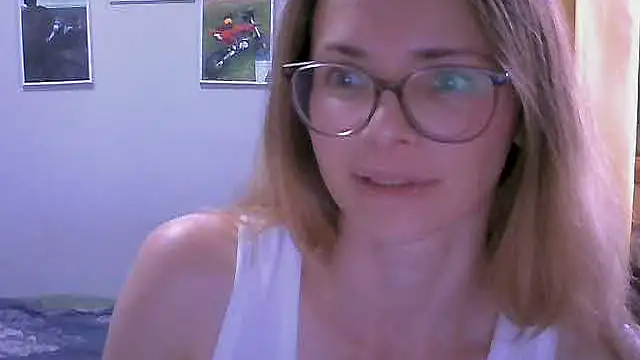 Snapshot of SEA_Dream chatting on 09-12-25, 08:14 SEA Dream online show from 09-12-25, 08:14