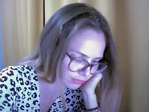 Snapshot of SEA_Dream chatting on 09-24-25, 03:15 SEA Dream online show from 09-24-25, 03:15