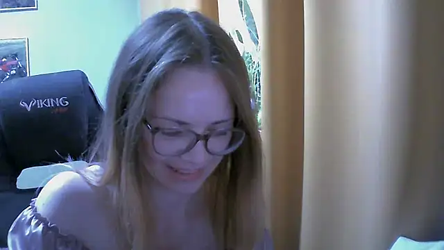 Snapshot of SEA_Dream chatting on 10-02-25, 04:52 SEA Dream online show from 10-02-25, 04:52