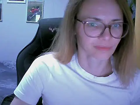 Snapshot of SEA_Dream chatting on 10-05-25, 01:42 SEA Dream online show from 10-05-25, 01:42