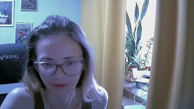 Snapshot of SEA_Dream chatting on 10-10-25, 04:11 SEA Dream online show from 10-10-25, 04:11