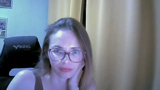 Snapshot of SEA_Dream chatting on 10-11-25, 05:44 SEA Dream online show from 10-11-25, 05:44