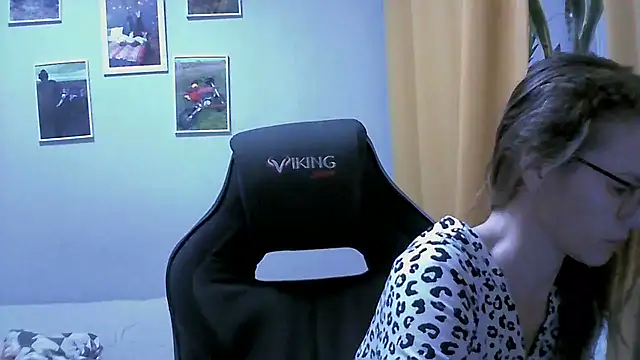 Snapshot of SEA_Dream chatting on 10-15-25, 04:01 SEA Dream online show from 10-15-25, 04:01