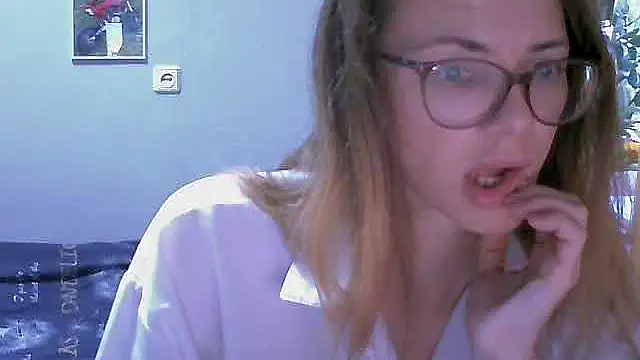 Snapshot of SEA_Dream chatting on 11-12-25, 04:57 SEA Dream online show from 11-12-25, 04:57