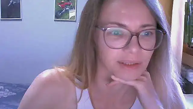 Snapshot of SEA_Dream chatting on 11-17-25, 04:51 SEA Dream online show from 11-17-25, 04:51