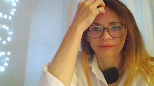 Snapshot of SEA_Dream chatting on 12-14-25, 04:29 SEA Dream online show from 12-14-25, 04:29