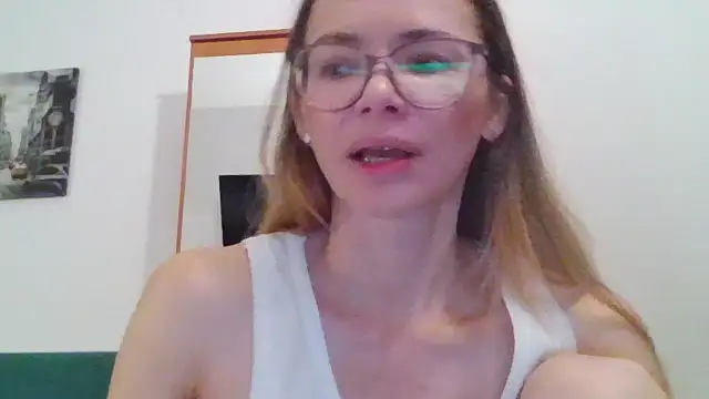 Snapshot of SEA_Dream chatting on 12-20-25, 03:57 SEA Dream online show from 12-20-25, 03:57