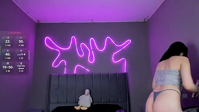 Snapshot of Sabrina_bloom chatting on 10-15-25, 01:55 Sabrina bloom online show from 10-15-25, 01:55
