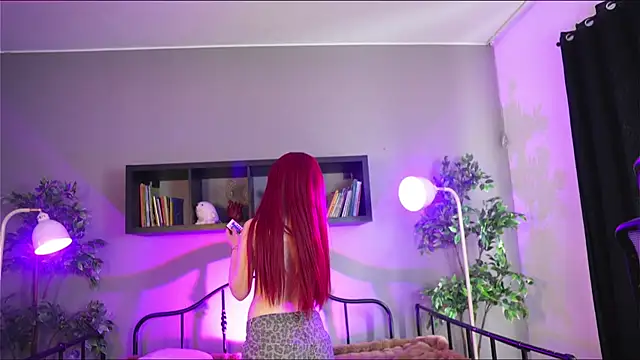 Snapshot of Sabrina_bloom chatting on 10-22-25, 01:00 Sabrina bloom online show from 10-22-25, 01:00