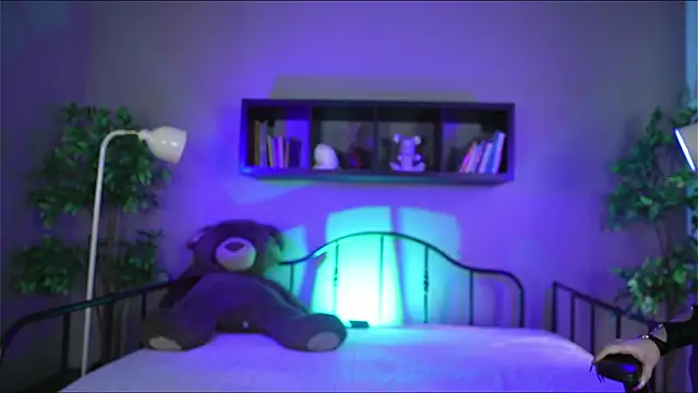 Snapshot of Sabrina_bloom chatting on 10-28-25, 01:14 Sabrina bloom online show from 10-28-25, 01:14